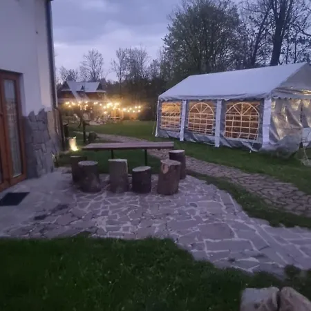 Gabi Z Balią W Ogrodzie *